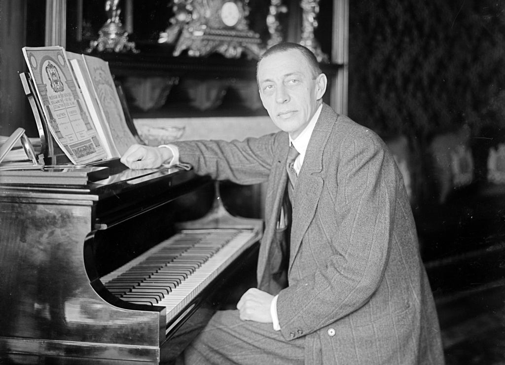 Источник: wikipedia.org Rachmaninoff_Seated_at_Steinway_Bain.jpg